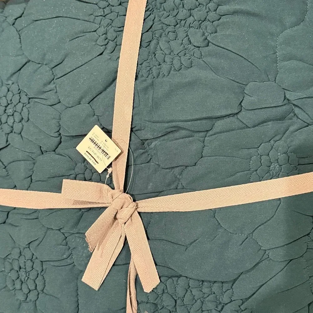 Anthropologie Dahlia Cotton Jersey Floral Quilt Size King
